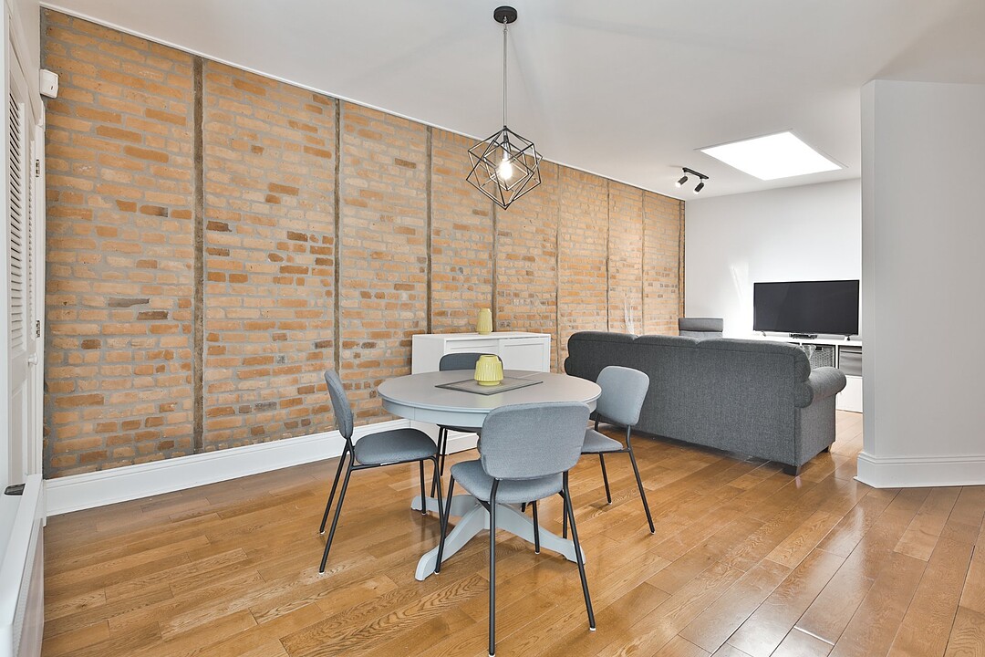 4 Av. Querbes, Outremont, Québec