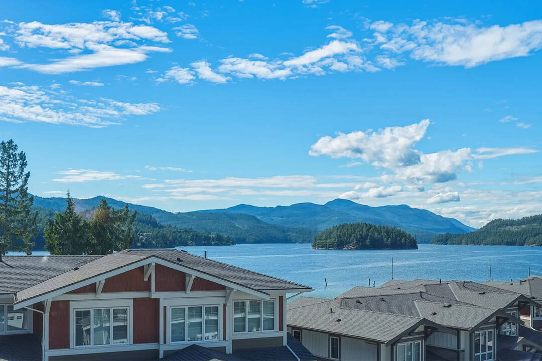 5906 Beachgate Lane, Sechelt, British Columbia