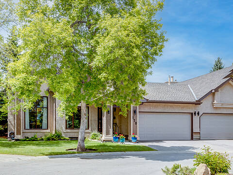 170 Oakbriar Close SW, Calgary