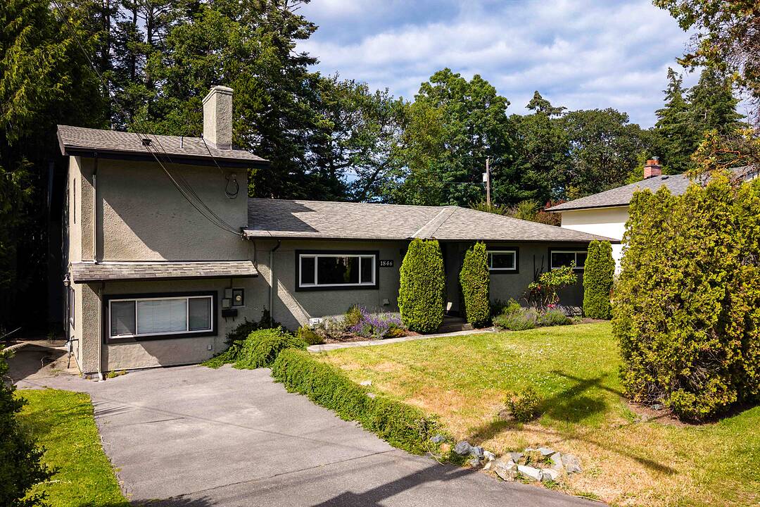 1846 Fairburn Drive, Saanich, British Columbia