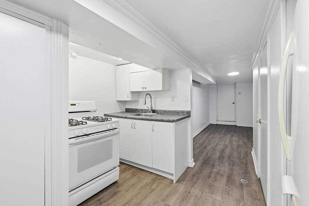 284 Euclid Ave #Bsmt, Toronto, Ontario