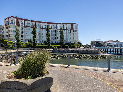518-10 Paul Kane Place, Victoria