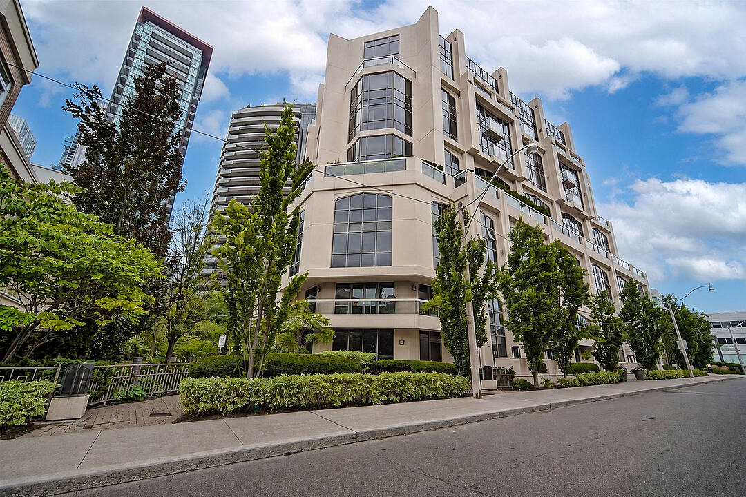 3 Mcalpine St #207, Toronto, Ontario