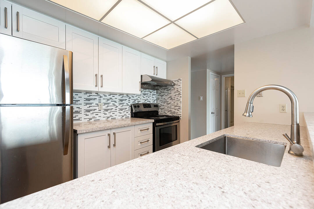 77 Harbour Sq #2210, Toronto, Ontario