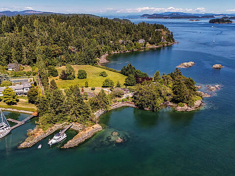 10814 Beach Road, North Saanich