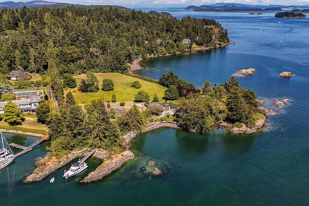 10814 Beach Road, North Saanich, British Columbia