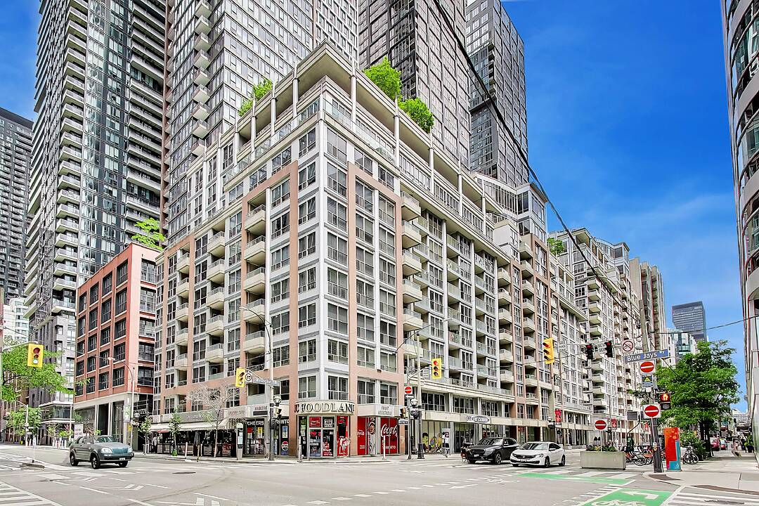 270 Wellington St W #1005, Toronto, Ontario