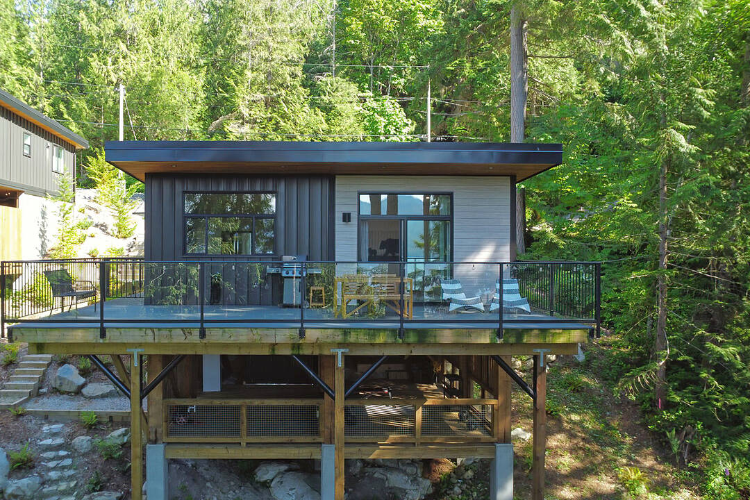 5792 Tillicum Bay Road, Sechelt, British Columbia