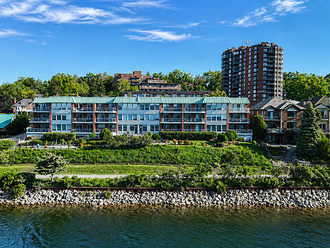 21 Kempenfelt Dr #303, Barrie