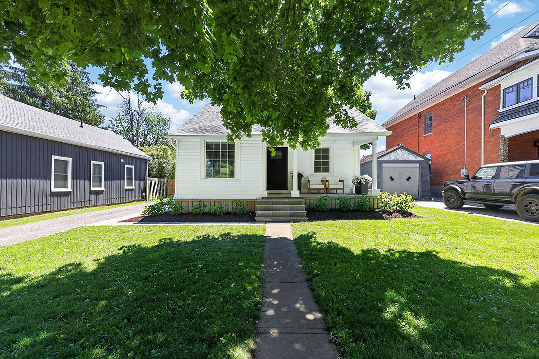 131 Bruce Street S, Blue Mountains, Ontario
