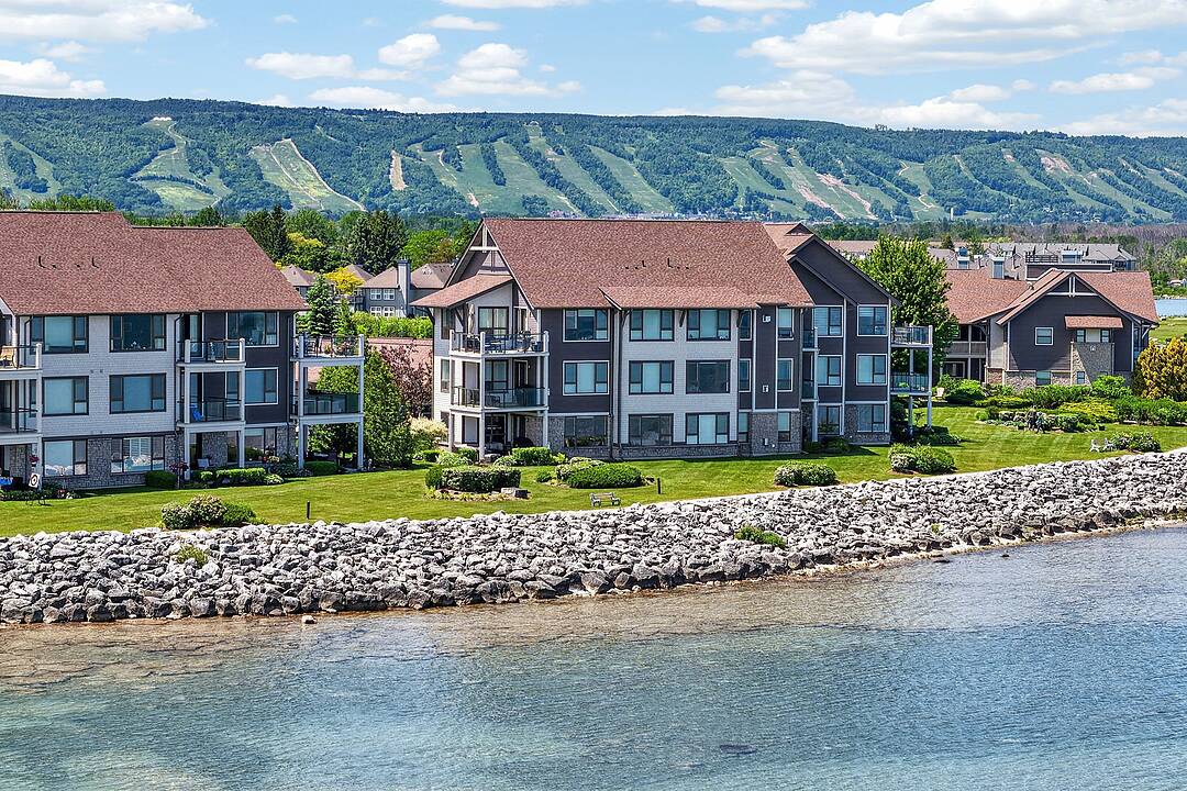 555 Mariners Way, Collingwood, Ontario