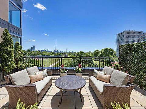 288 St Clair Ave W #TH2, Toronto