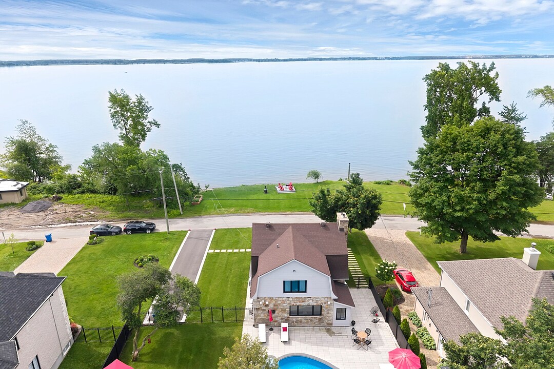 76 Ch. du Vieux-Moulin, Notre-Dame-de-l'Île-Perrot, Québec