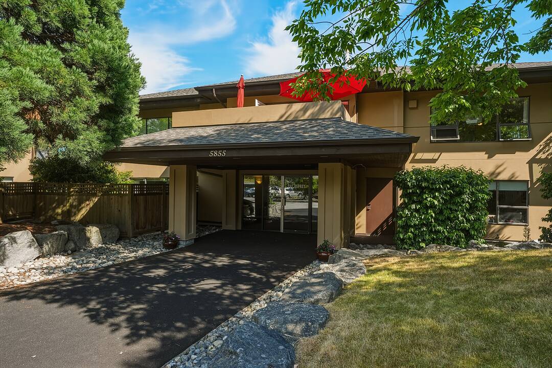 5855 Cowrie Street #205, Sechelt, British Columbia