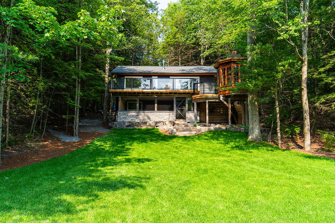 1023 Strachan Point Road, Muskoka Lakes, Ontario