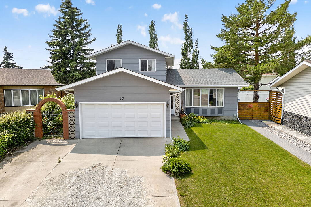 12 Berkley Place NW, Calgary, Alberta