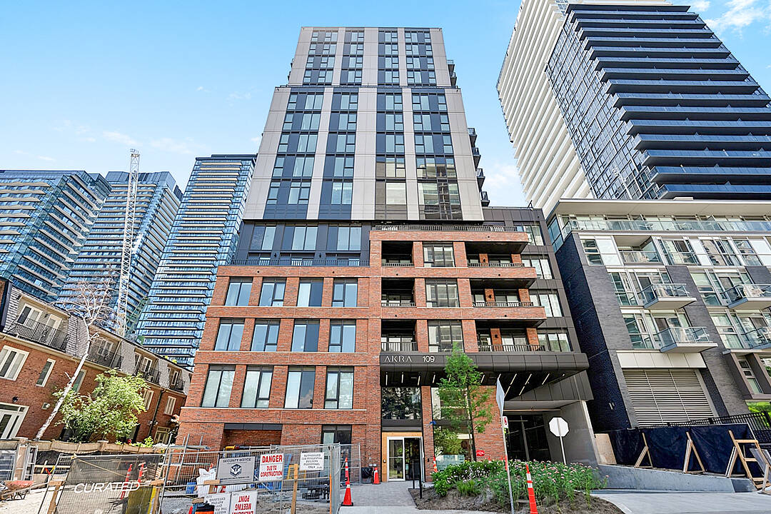 1110 - 109 Erskine Ave, Toronto, Ontario