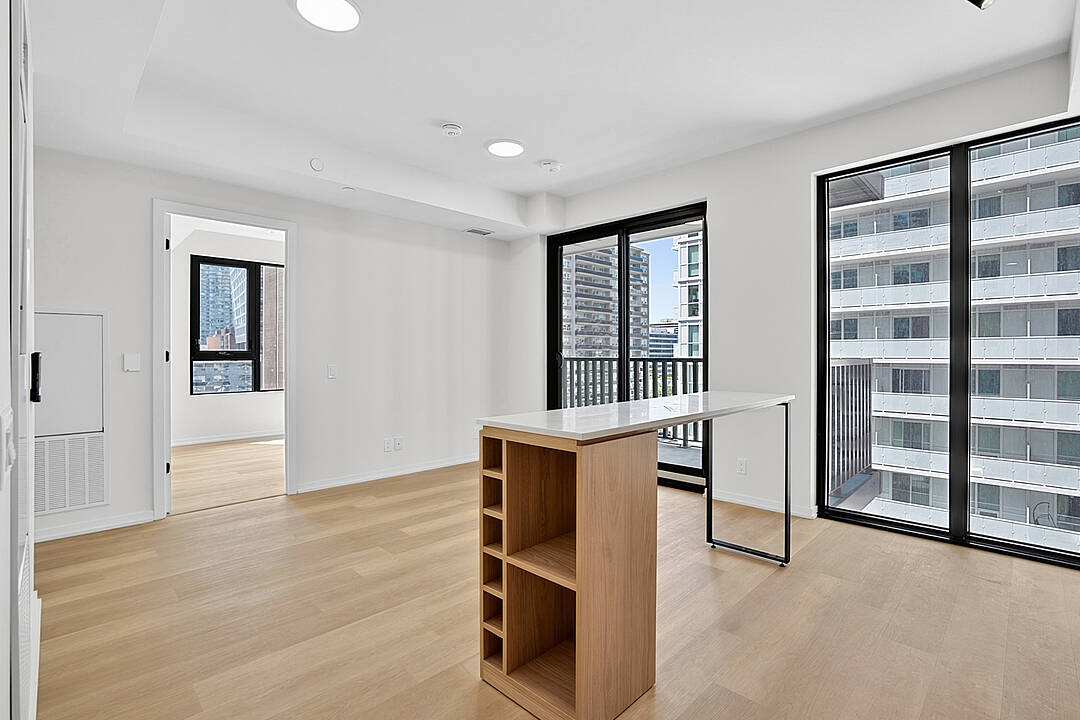 1110 - 109 Erskine Ave, Toronto, Ontario