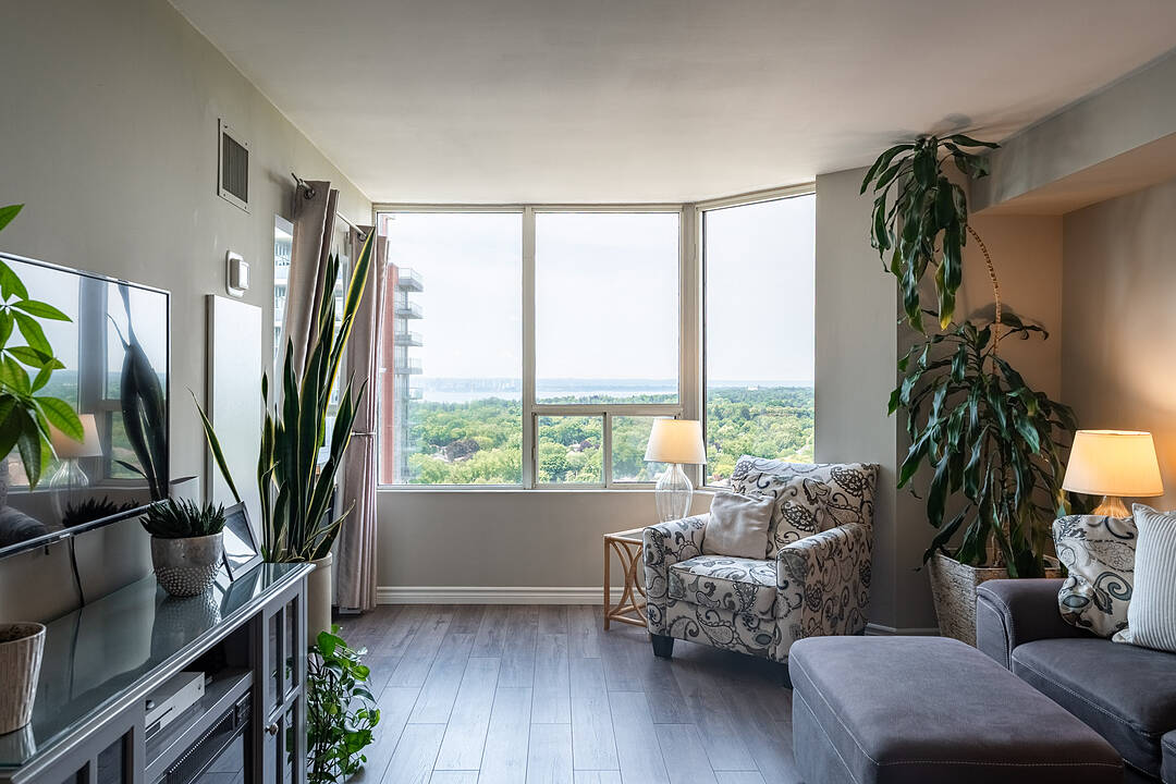 1270 Maple Crossing Blvd #1910, Burlington, Ontario