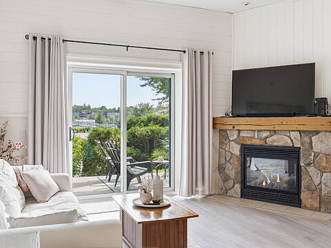 110 Steamship Bay Road, Unit #102, Gravenhurst