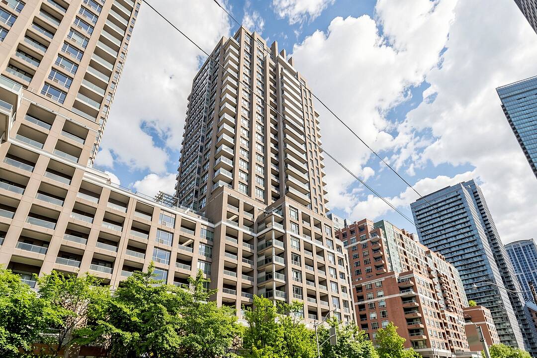 909 Bay St #2303, Toronto, Ontario