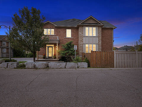 745 Farmstead Dr #21, Milton