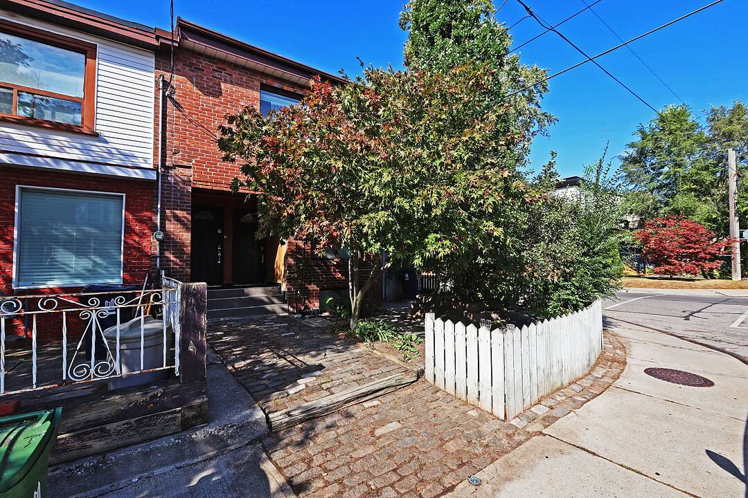 212 Glebemount Ave #Lower, Toronto, Ontario