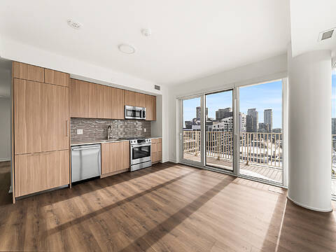 88 Bathurst St #1417, Toronto