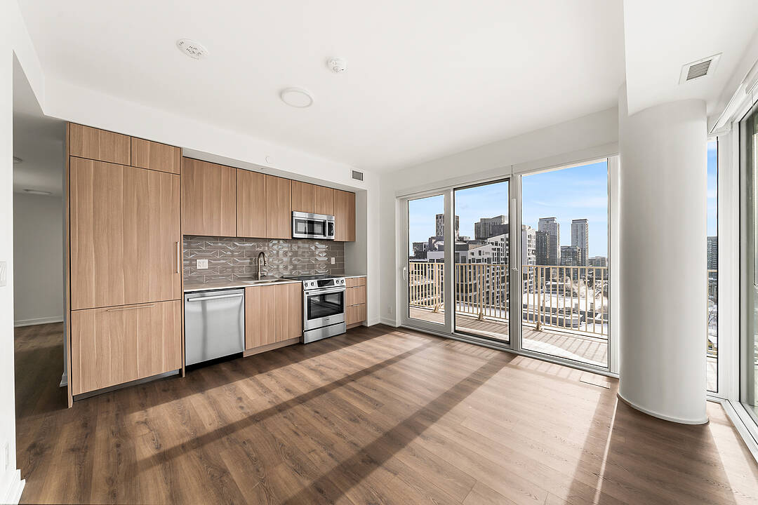 88 Bathurst St #1417, Toronto, Ontario
