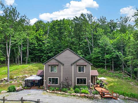 1080-1082 Ch. du Grand-Ruisseau, Saint-Sauveur, Quebec