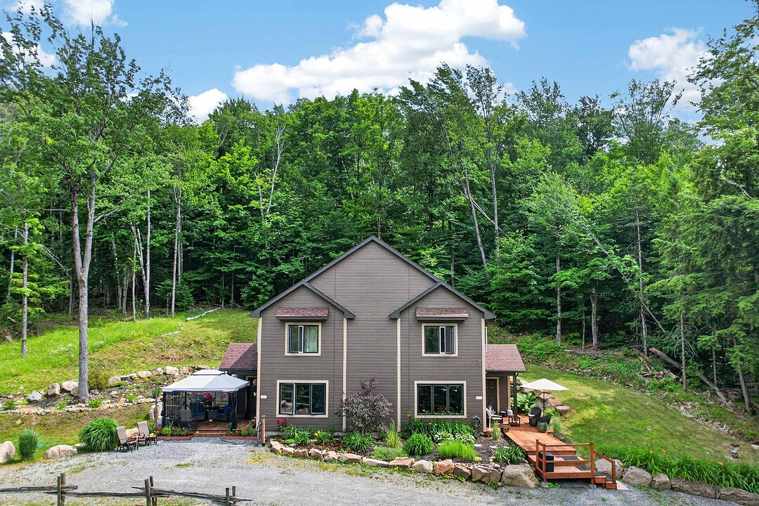 1080-1082 Ch. du Grand-Ruisseau, Saint-Sauveur, Quebec, Québec