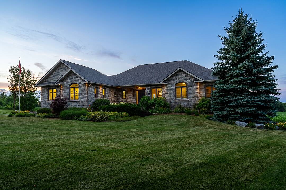 46 Sydenham Trail E, Clearview, Ontario