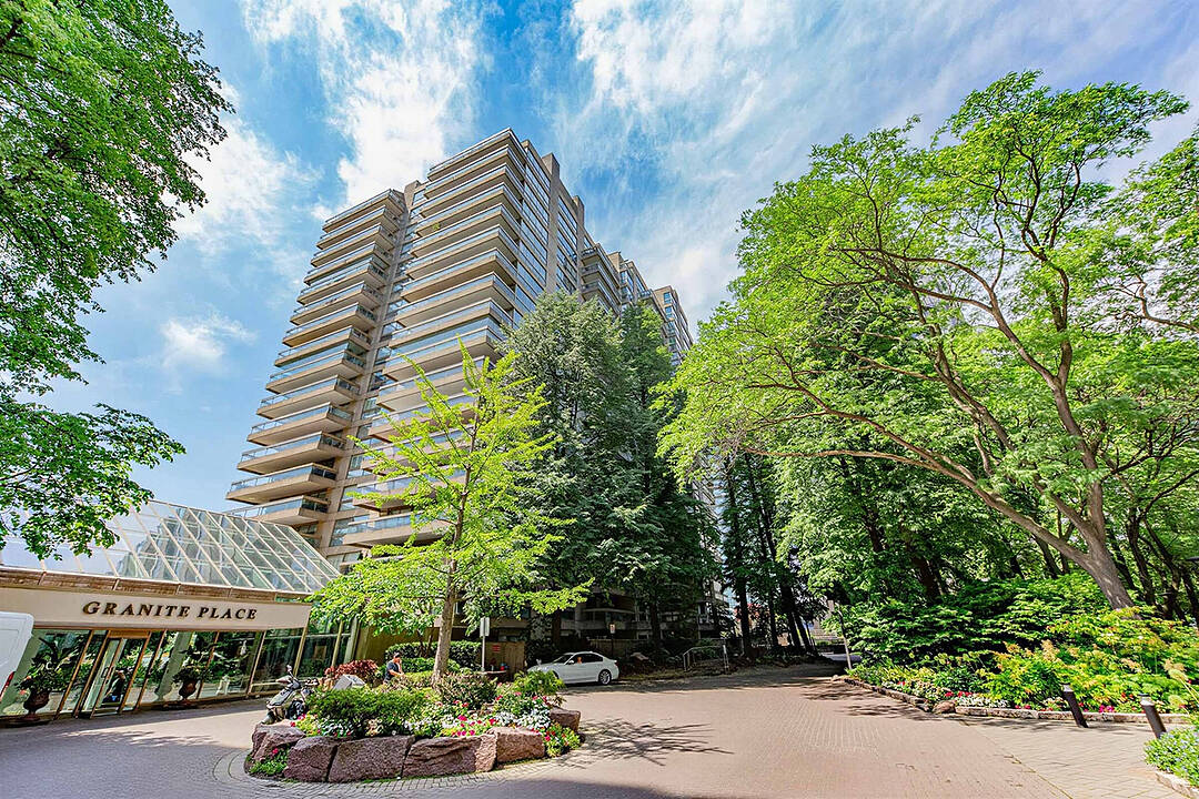 63 St Clair Ave W #1801, Toronto, Ontario