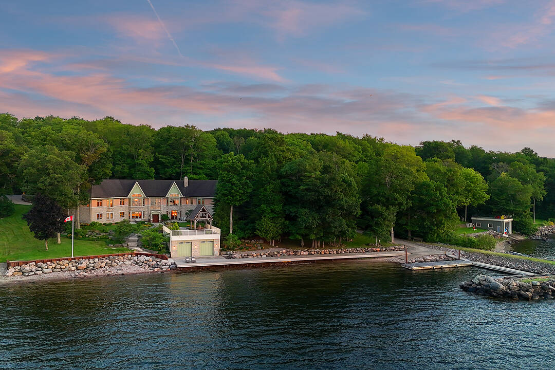 250 Gordon Drive, Penetanguishene, Ontario