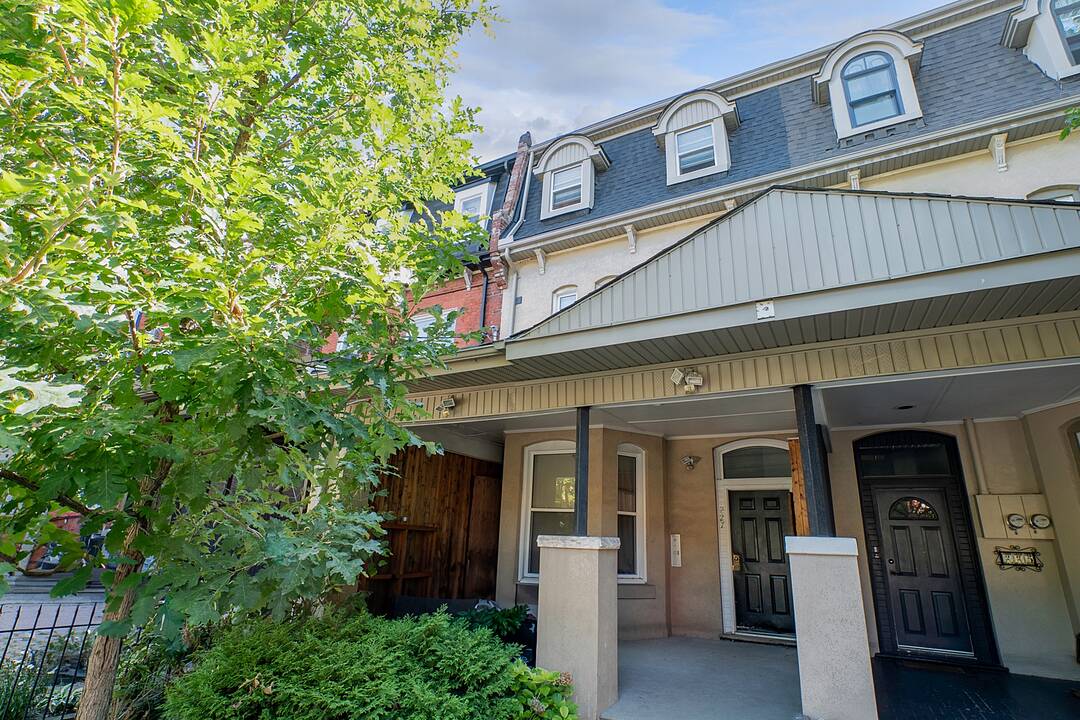 227 Beverley St, Toronto, Ontario