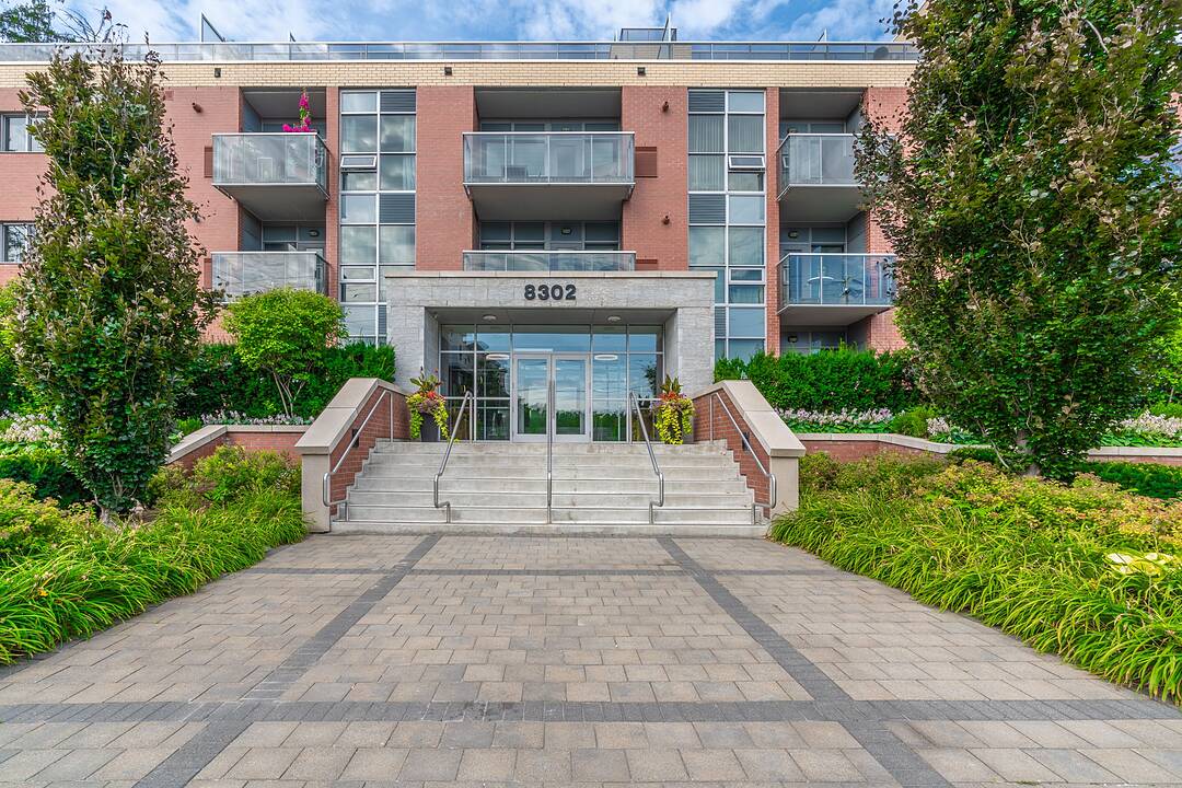 8302 Islington Ave #209, Vaughan, Ontario