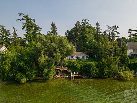 104 Hedge Rd, Georgina