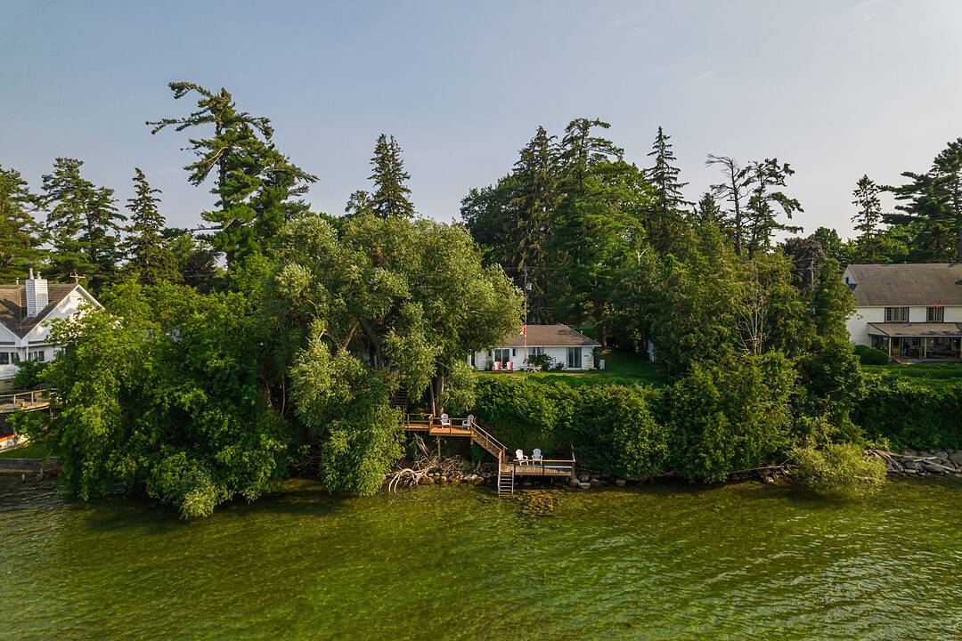 104 Hedge Rd, Georgina, Ontario