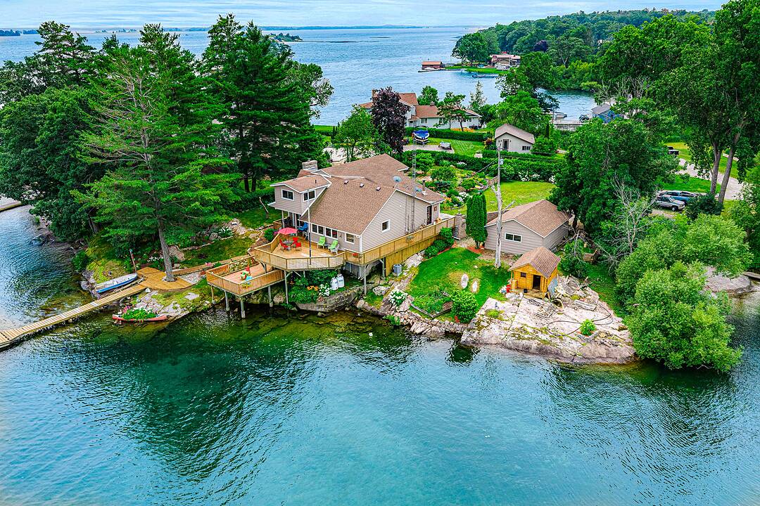 6 Patterson Bay Road, Mallorytown, Ontario