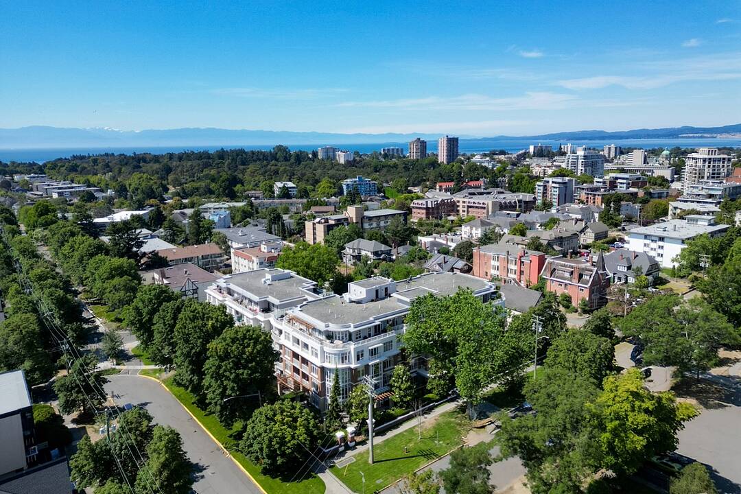 412-999 Burdette Avenue, Victoria, British Columbia