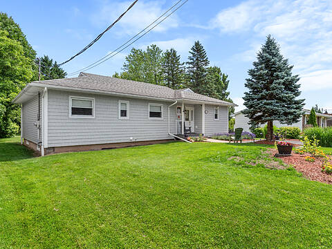 27 Maxwell Drive, Sussex