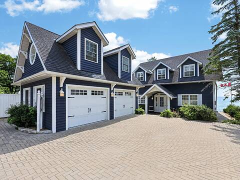 10 Lundy Lane, Tiny