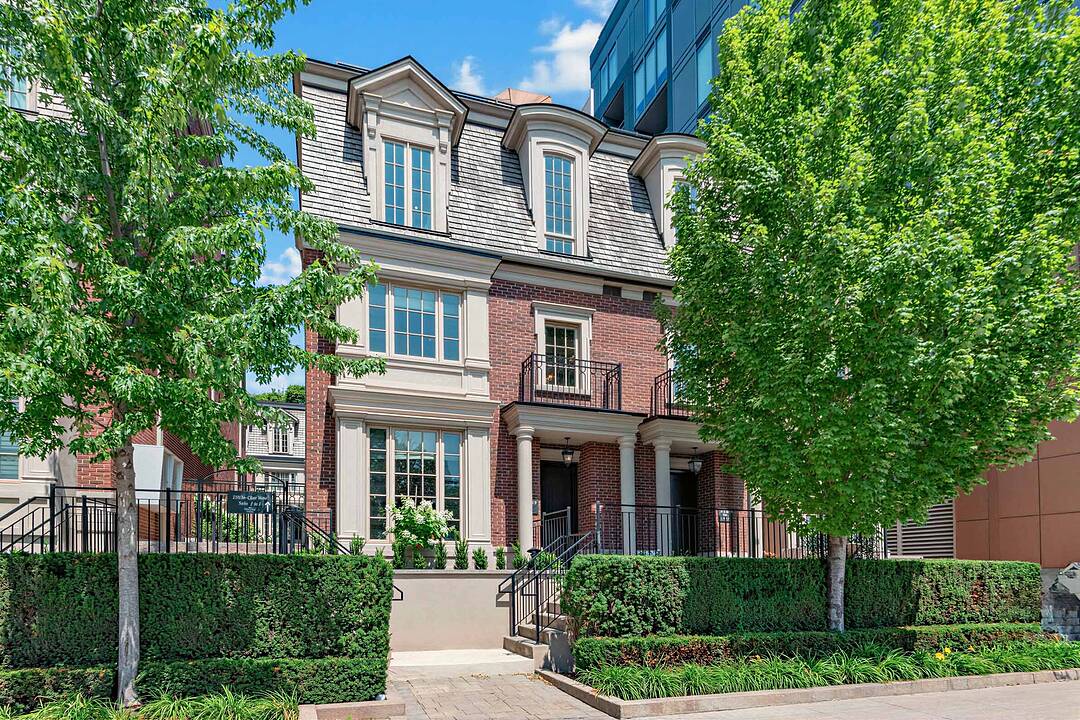 288 St Clair Ave W #TH1, Toronto, Ontario