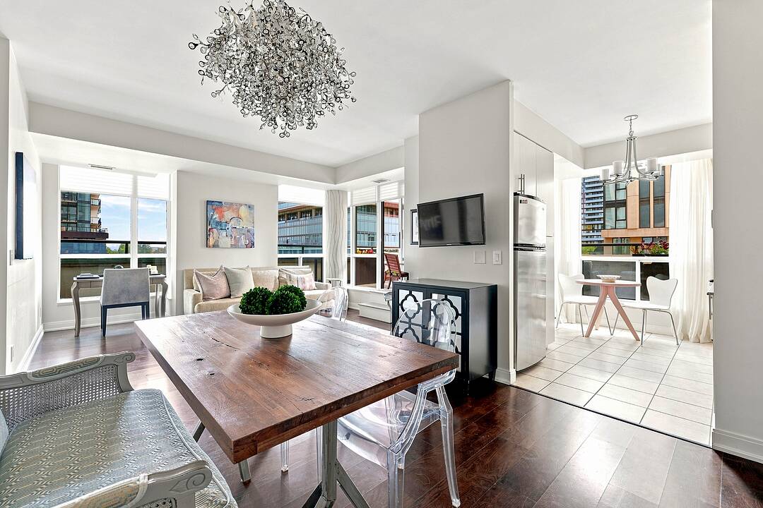 88 Broadway Ave #409, Toronto, Ontario