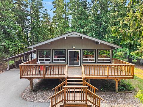 671 Old Town Road, Sicamous