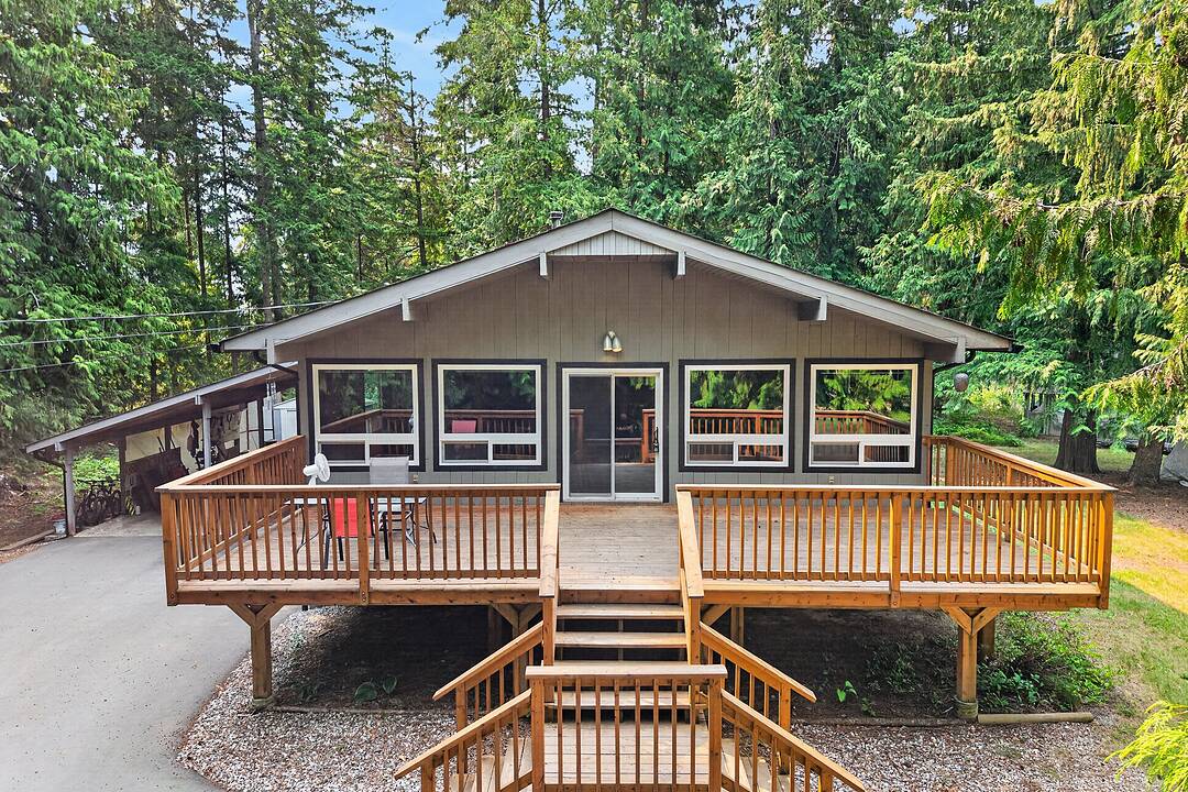 671 Old Town Road, Sicamous, British Columbia