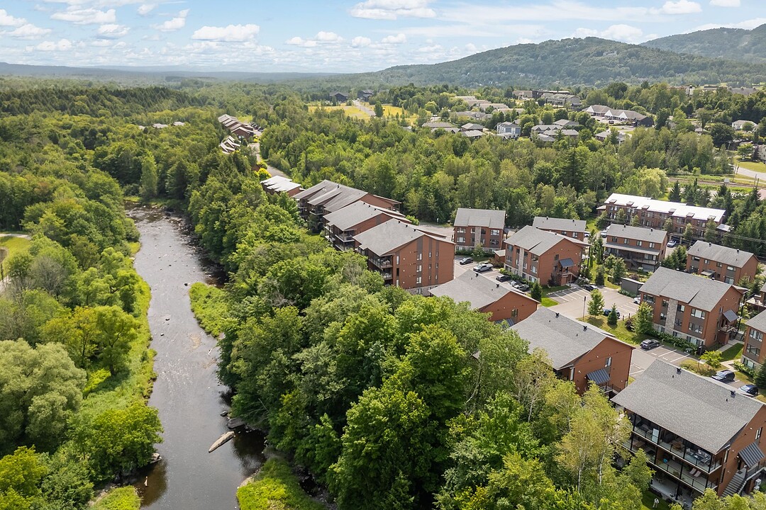 69 Av. de l'Hôtel-de-Ville, Apt. 102, Bromont, Québec