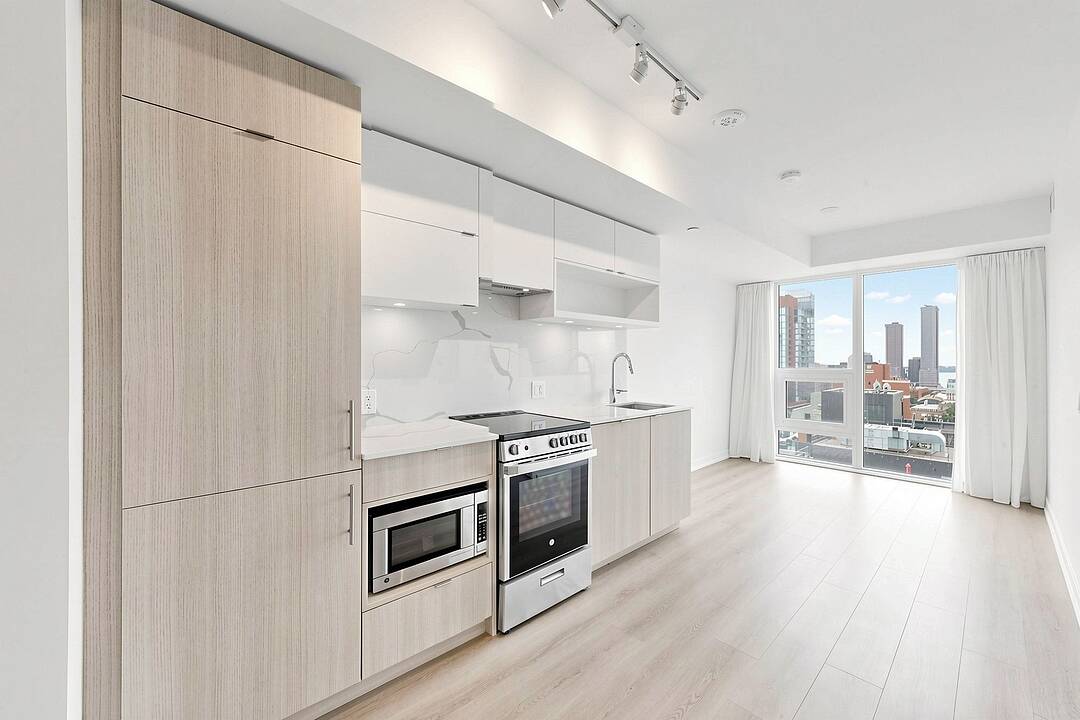 100 Queen St E #1908, Toronto, Ontario