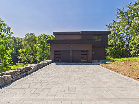 492 Brunel Road, Huntsville