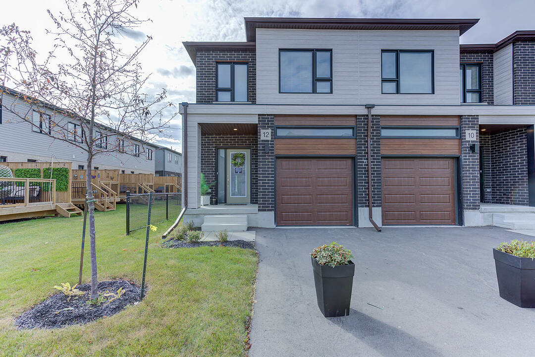 72 Bur Oak Common #79Q, Cambridge, Ontario